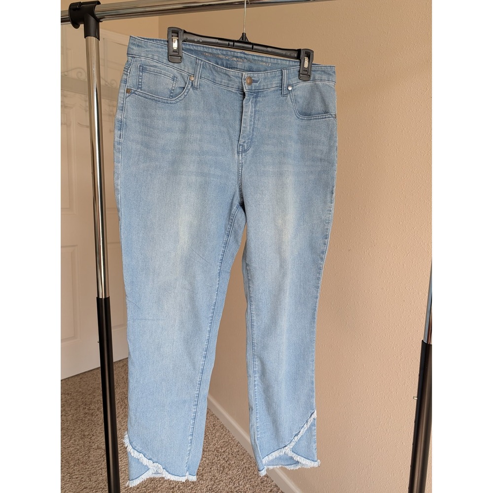 Chicos Perfect Stretch Girlfriend Slim Leg Ankle Jeans Light Wash Blue Size 2